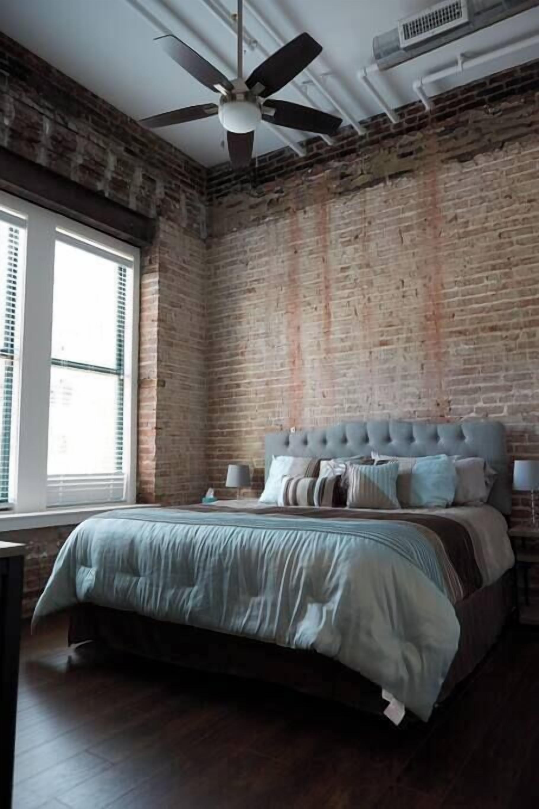 2 多间 卧室、办公桌、熨斗/熨衣板、WiFi