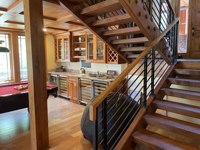 Mammoth Luxury Home 4K SF Walk to Chair 15 Theater Room Spa On Sierra Star Golf
