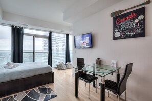 Iron/ironing board, Internet, bed sheets - 50th+ floor lake view condo beside CN tower (Old Toronto)