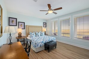 4 habitaciones, tabla de planchar con plancha, cuna de viaje y wifi 