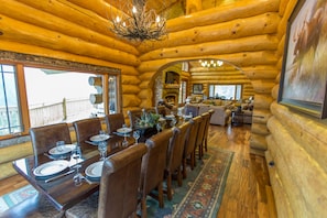 Dining - Most Luxurious Lodge in all Sevier County! (Gatlinburg)