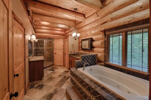 Shower, jetted tub, hair dryer, towels - Most Luxurious Lodge in all Sevier County! (Gatlinburg)