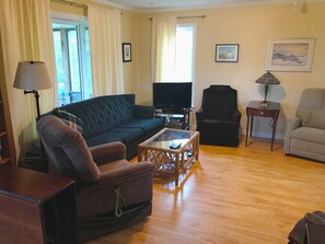 Smart TV, reproductor de DVD, libros, biblioteca de música