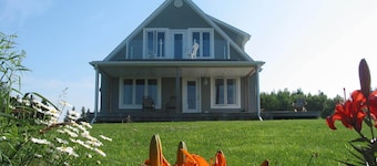 Minutes from beautiful beaches - Luxury and Comfort with a Fabulous View 