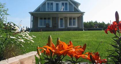 Minutes from beautiful beaches - Luxury and Comfort with a Fabulous View