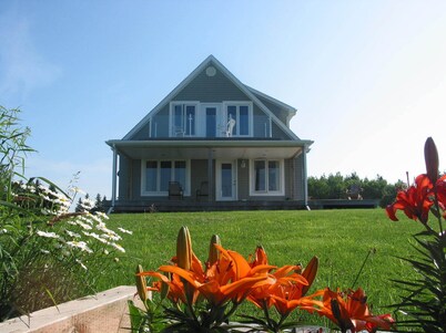 Minutes from beautiful beaches - Luxury and Comfort with a Fabulous View 