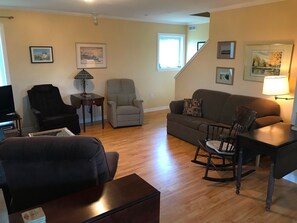 Smart TV, reproductor de DVD, libros, biblioteca de música