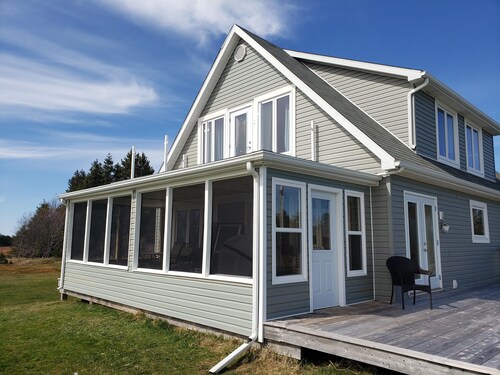 Minutes from beautiful beaches - Luxury and Comfort with a Fabulous View 