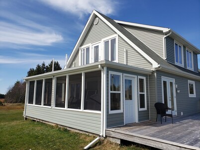 Minutes from beautiful beaches - Luxury and Comfort with a Fabulous View 