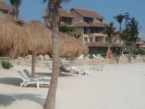 Property grounds - Beachfront Location with 2 Pools; Private Terrace (Puerto Aventuras)