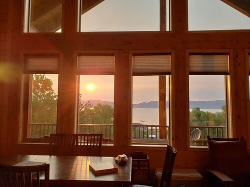 Blue View Bear Lake--5 bedroom 3.5 bath log cabin, incredible views!  Sleeps 18!