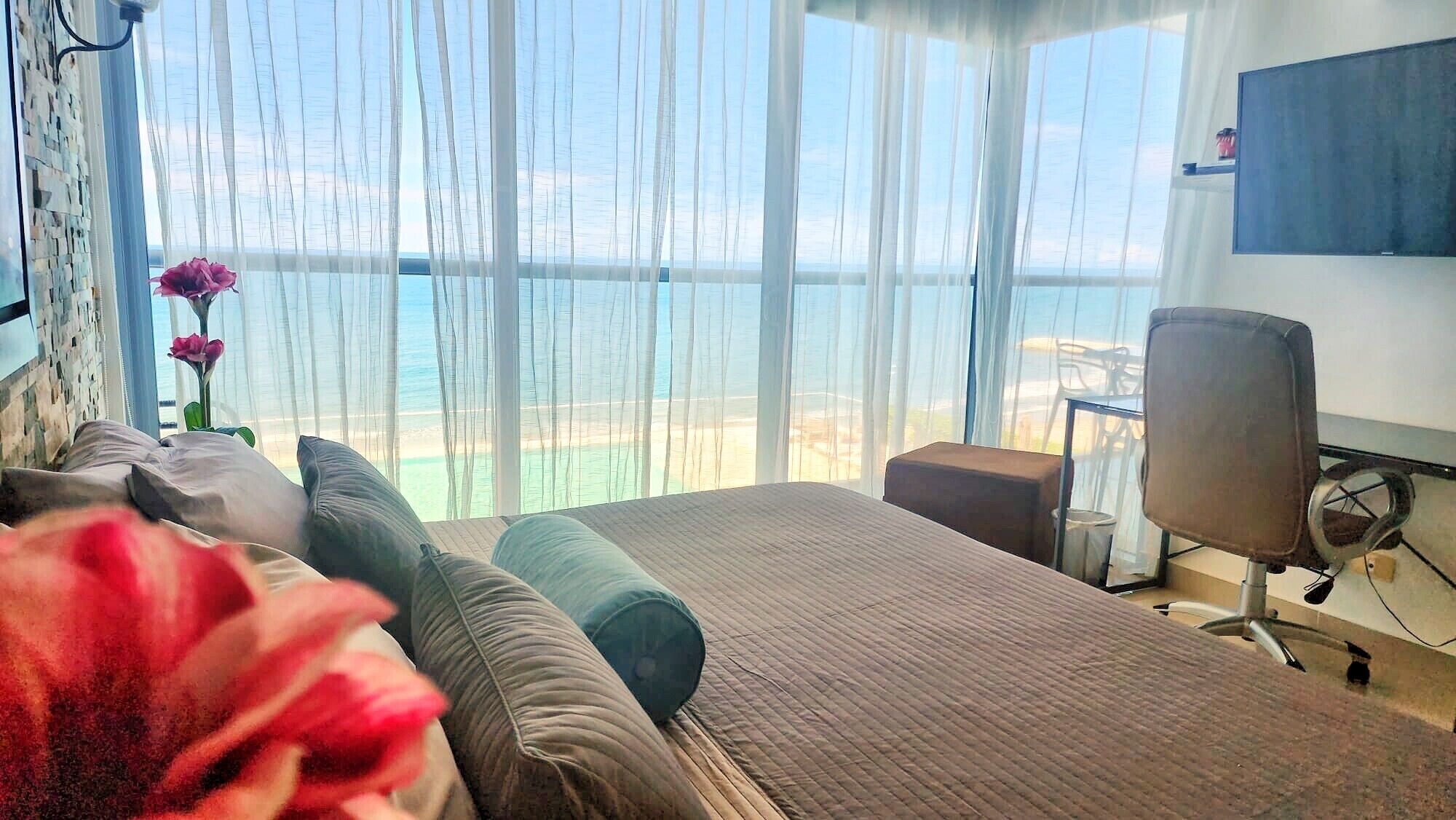 1 室のベッドルーム、セーフティボックス (室内)、デスク、アイロン / アイロン台