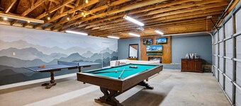 Fun Rec room, Hot Tub & Mountain View’s 2 King Rooms