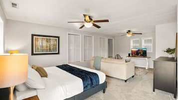 3 bedrooms, desk, iron/ironing board, travel cot