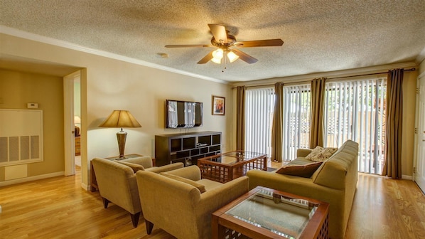 Smart TV, DVD player