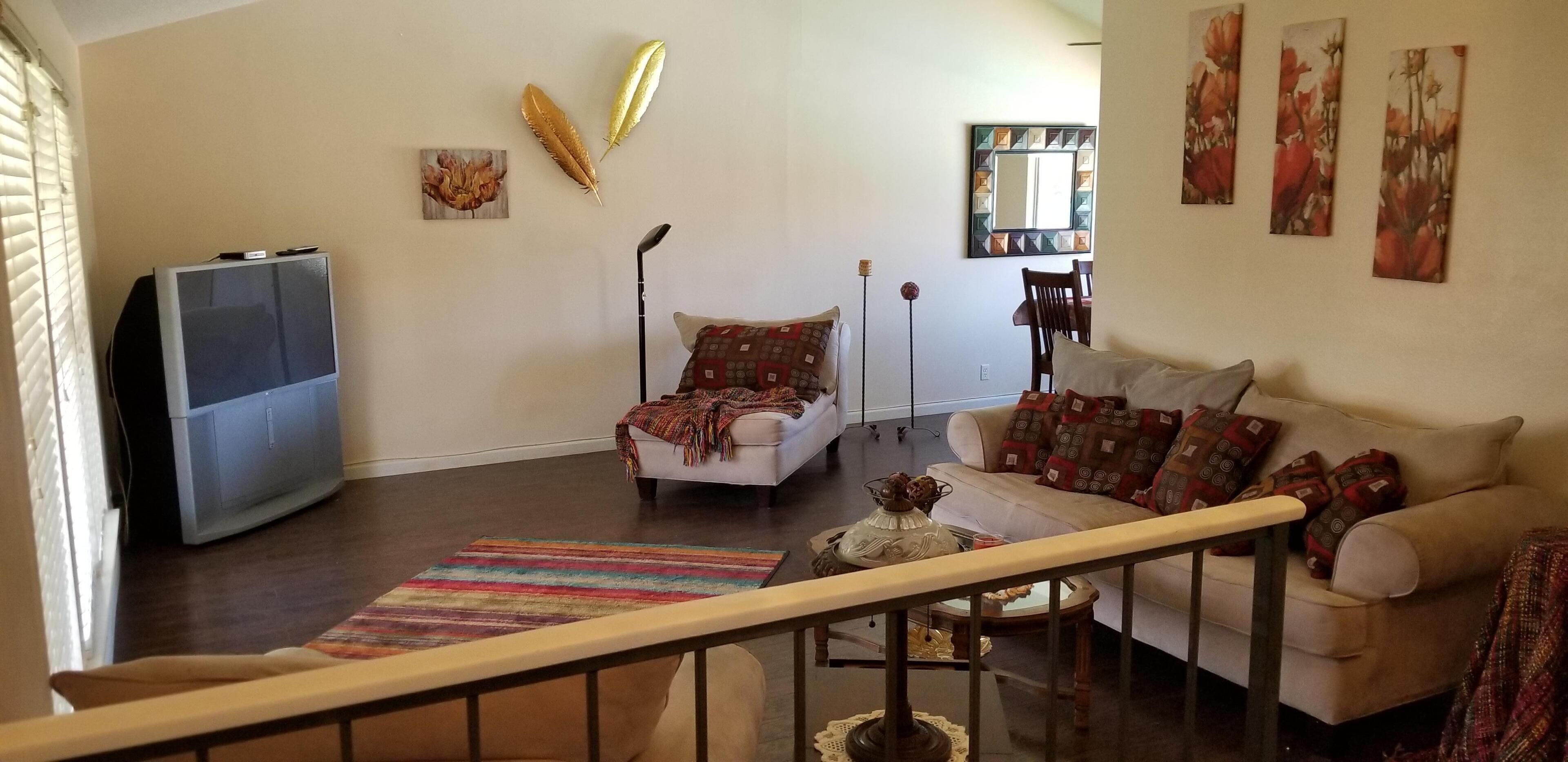 Living room (from entry)