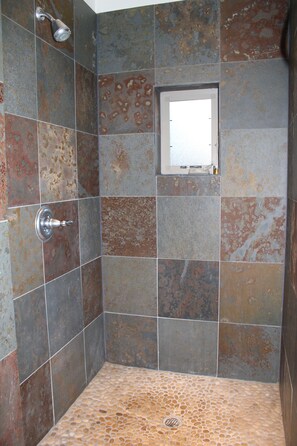 Bathtub, hair dryer, towels, soap - RiNo Breweries, Restaurants, Live Music and Art District just outside the door! (Denver)