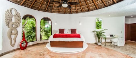 4 bedrooms, desk, iron/ironing board, WiFi