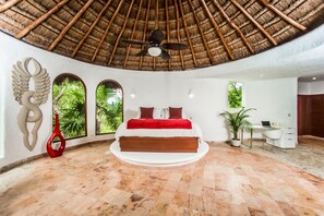 4 Schlafzimmer, Schreibtisch, Bügeleisen/Bügelbrett, WLAN