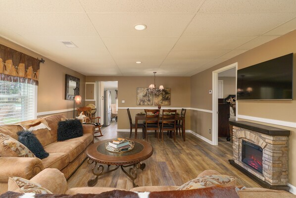 Smart TV, fireplace, DVD player, stereo