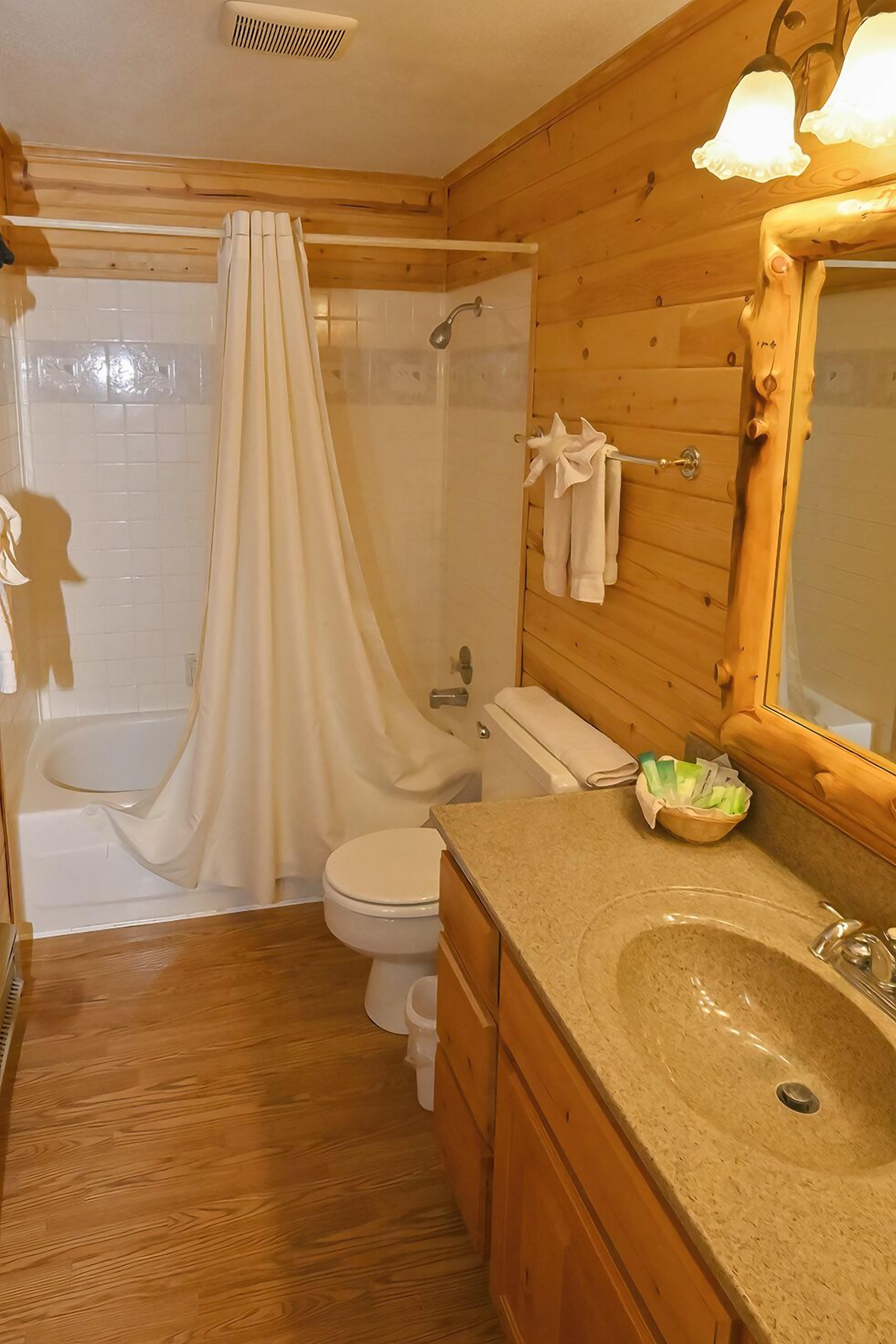 Ensemble douche/baignoire, sèche-cheveux, serviettes fournies, savon