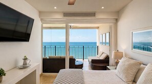 4 bedrooms, in-room safe, desk, iron/ironing board - Luxurious 18th floor Ocean Front Grand Venetian Apartment (Puerto Vallarta)