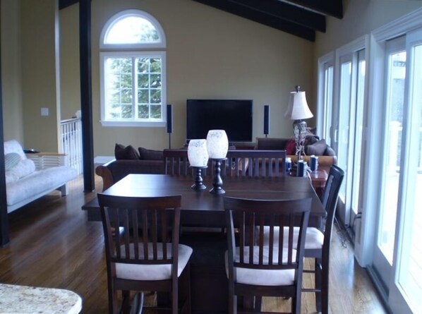 TV connectée, jeux vidéo, lecteur de DVD, médiathèque