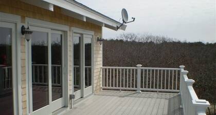 Charming Chappaquiddick Retreat: Steps from Private Beach & Edgartown's Best!