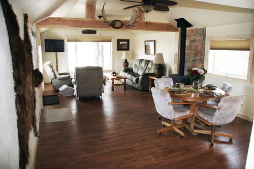 Newly Remodeled Historic Log Cabin on Banks of Horse Creek