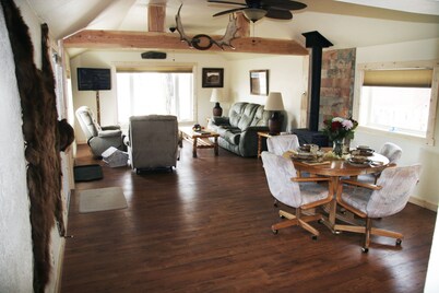 Newly Remodeled Historic Log Cabin on Banks of Horse Creek