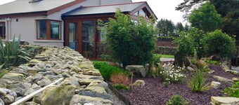 Tullig Rock et vakkert land; Stone Cottage er også tilgjengelig