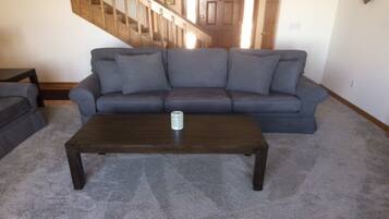 Smart-TV, Kamin, Stereoanlage