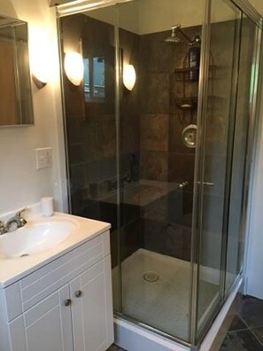 Hair dryer, towels -  Quiet weekend getaway  - In the middle of Lake Erie Wine Country (Westfield)