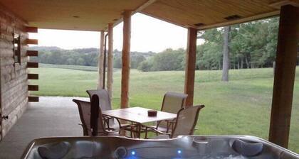 Abgeschieden Vermietung HĂŒtte am Southern Illinois Wine Trail, Eigene Hot Tub