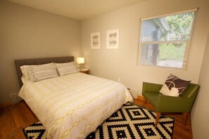 3 bedrooms, desk, iron/ironing board, free WiFi