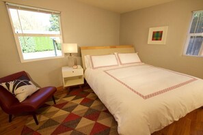 3 bedrooms, desk, iron/ironing board, free WiFi