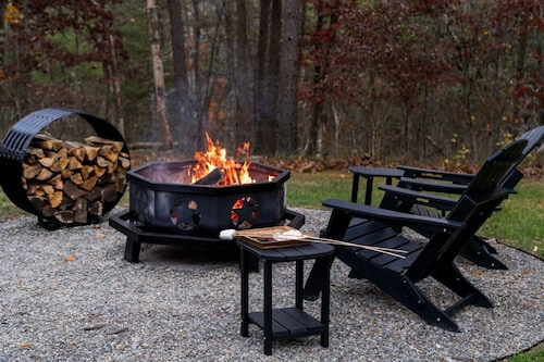 Private Romantic Cabin Retreat w/ Hot Tub