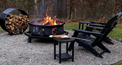 Private Romantic Cabin Retreat w/ Hot Tub