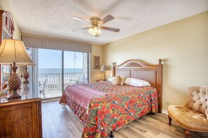 3 bedrooms, pillowtop beds, iron/ironing board, free WiFi