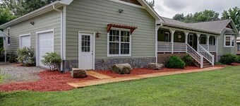 Deep Creek Apartment - Quaint very close to downtown BC & national park