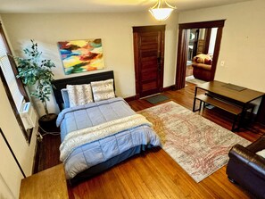 2 bedrooms, in-room safe, iron/ironing board, travel cot - Downtown  Private Home near Woodland Park Lex.Ky - 30 day min - 365 day stay (Lexington)