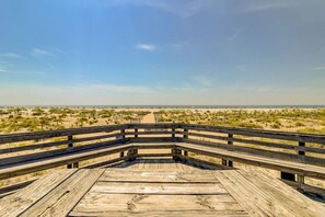 Property grounds - Oceanside Shipwatch Villa Wild Dunes, Steps to the Beach and Pool! (Isle Of Palms)