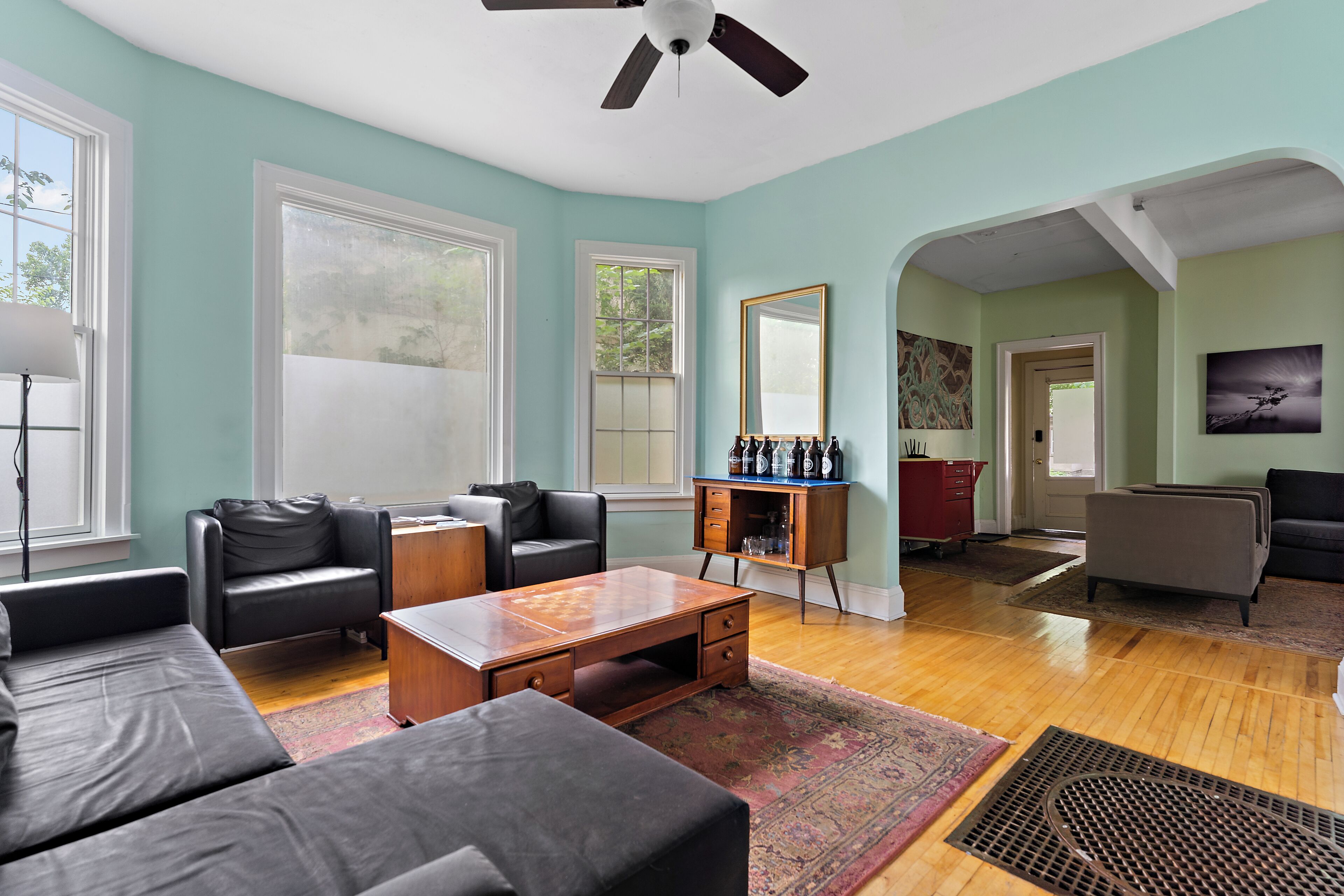 Télévision, livres, chaîne hi-fi