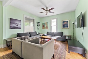 Televisio, kirjoja, stereot