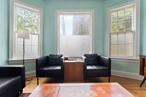 电视、书、立体声音响