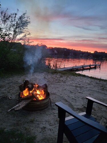  the "LAKE HOUSE" - PONTOON INCLUDED