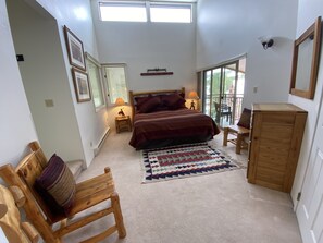 4 bedrooms, iron/ironing board, travel crib, free WiFi