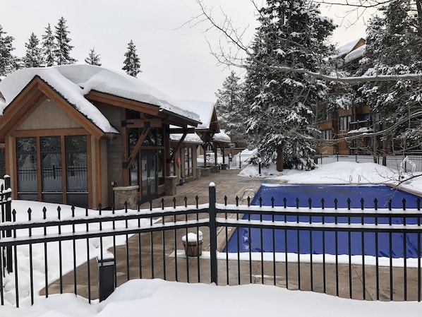 Property grounds - Penthouse Ski Condo at the
Base of Peak 9 Wifi free parking (Breckenridge)