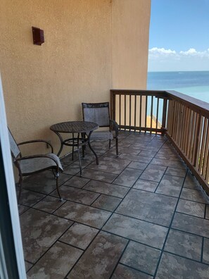 Terrace/patio - Beautiful Bayfront Condo, Bring Your Boat & Skis And Have Fun! (SOUTH PADRE ISLAND)