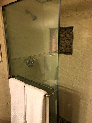 Shower, hair dryer, towels, soap - Beautiful Bayfront Condo, Bring Your Boat & Skis And Have Fun! (SOUTH PADRE ISLAND)